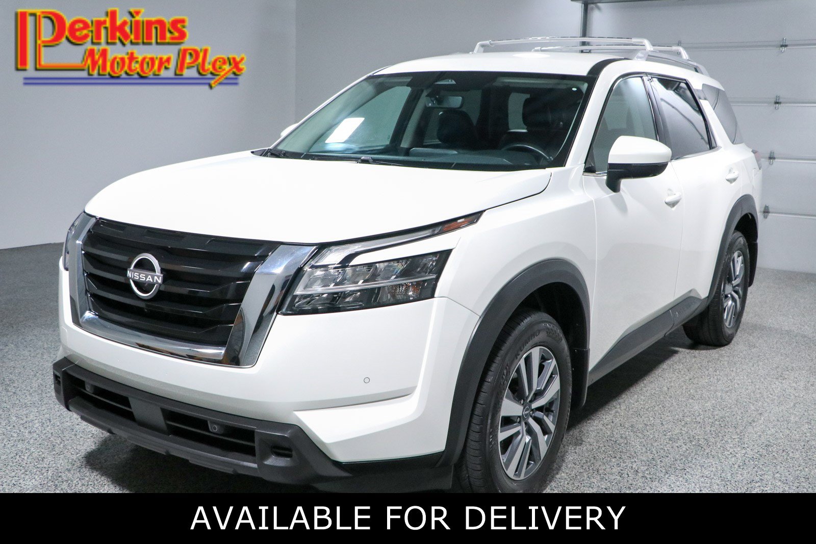 Used 2024 Nissan Pathfinder SL FWD image 1