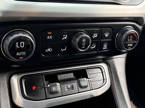 Used 2023 GMC Acadia SLE w/ Driver Convenience Package AWD/4WD image 17