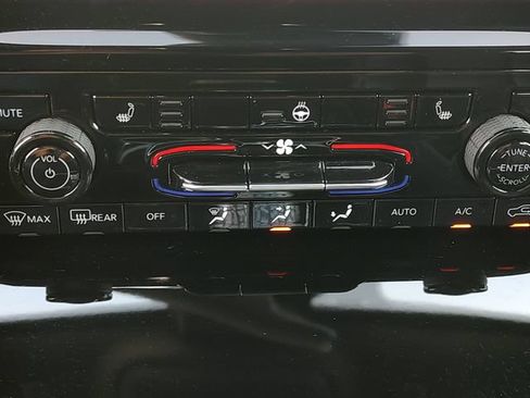 Used 2025 Jeep Grand Cherokee Limited RWD image 32