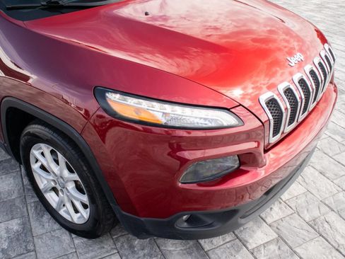 Used 2016 Jeep Cherokee Latitude FWD image 11