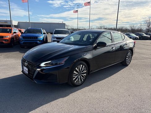 Used 2025 Nissan Altima 2.5 SV image 6