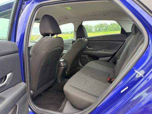 Used 2021 Hyundai Elantra SE FWD image 16