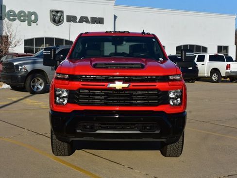Used 2025 Chevrolet Silverado 2500 Custom w/ Custom Value Package image 2