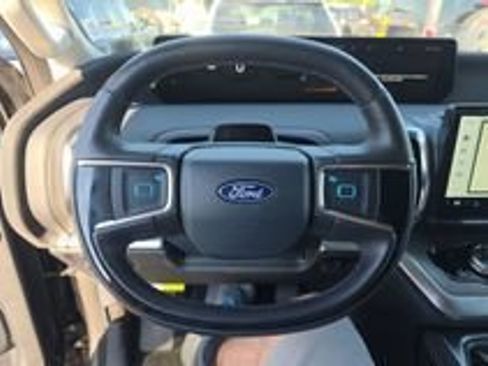 Used 2025 Ford Expedition Platinum AWD/4WD image 22