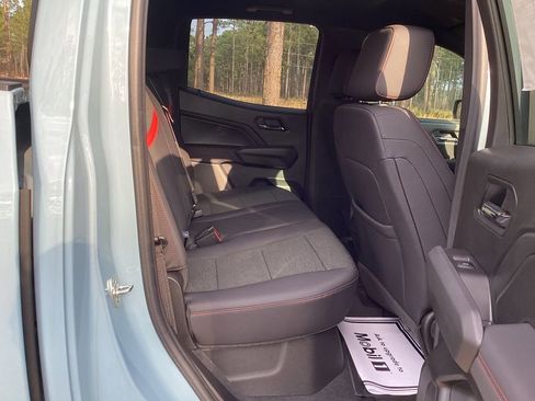 New 2025 Chevrolet Colorado Z71 w/ Technology Package AWD/4WD image 13