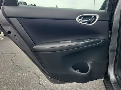Used 2016 Nissan Sentra SV FWD image 14