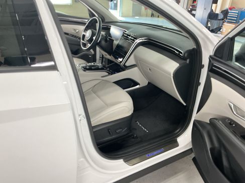 Used 2024 Hyundai Tucson Limited AWD/4WD image 16