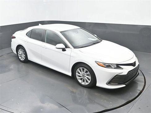 Used 2023 Toyota Camry LE image 27