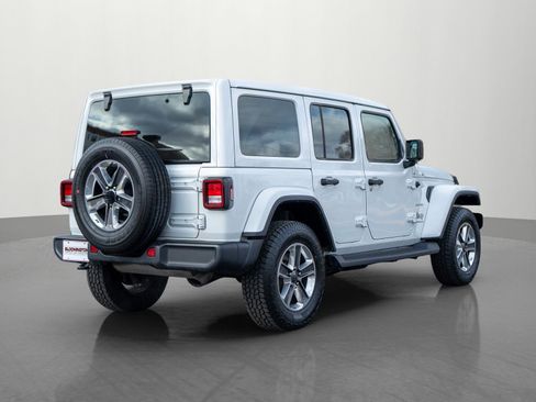 Used 2023 Jeep Wrangler Sahara w/ Cold Weather Group image 7