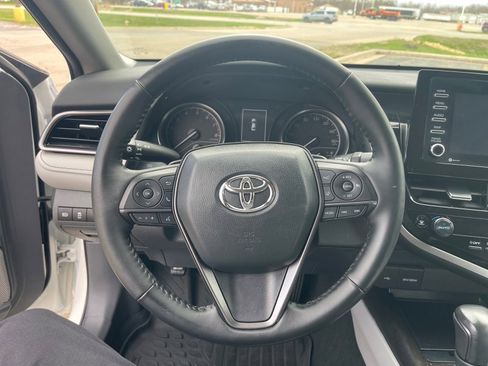 Used 2023 Toyota Camry SE w/ Cold Weather Package image 19