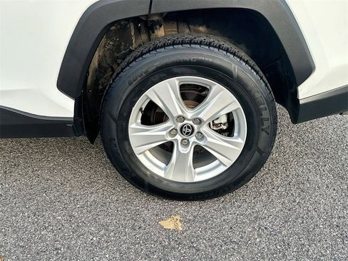 Used 2021 Toyota RAV4 XLE w/ Convenience Package image 24