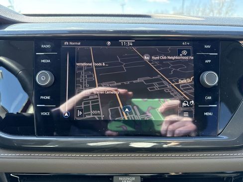 Used 2023 Volkswagen Taos SEL image 18