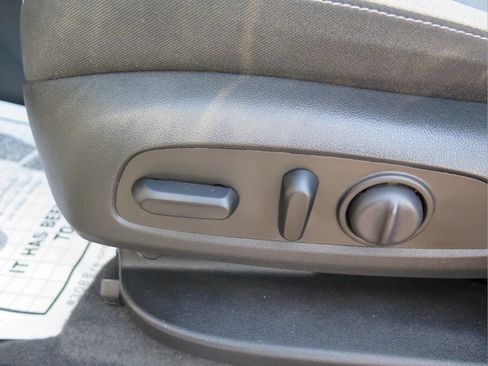 Used 2023 Chevrolet Equinox LT FWD image 10