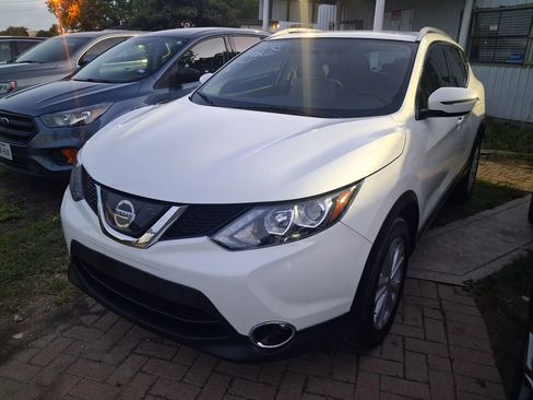 Used 2018 Nissan Rogue Sport SV FWD image 1