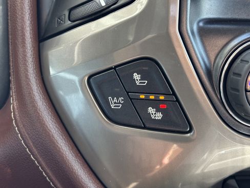 Used 2015 Chevrolet Silverado 1500 High Country w/ High Country Premium Package AWD/4WD image 26