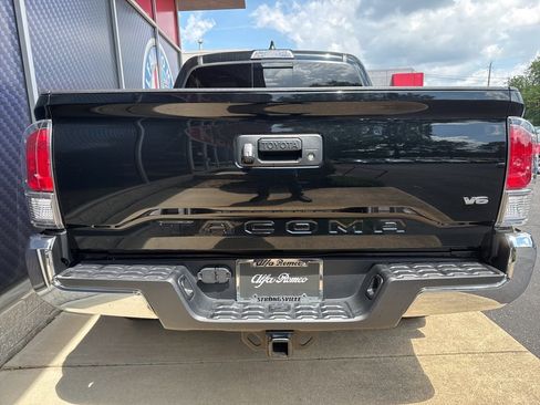 Used 2023 Toyota Tacoma TRD Off-Road image 9