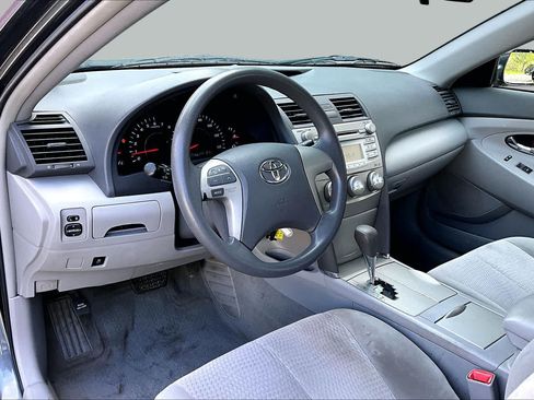 Used 2010 Toyota Camry LE FWD image 17