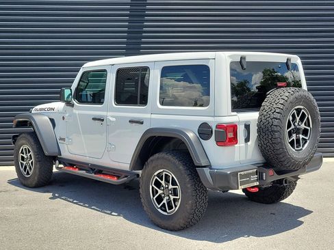 Used 2024 Jeep Wrangler Unlimited Rubicon AWD/4WD image 3