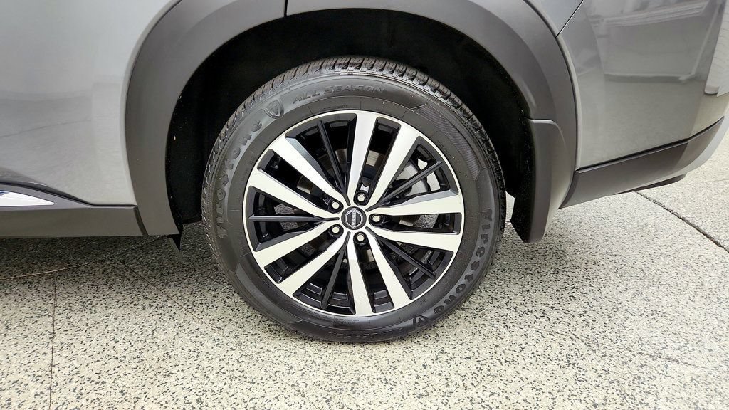 Used 2024 Nissan Pathfinder Platinum AWD/4WD image 9