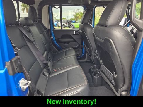 Certified 2025 Jeep Gladiator Sport AWD/4WD image 18