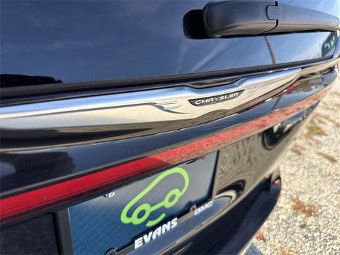 Used 2024 Chrysler Pacifica Touring-L image 31