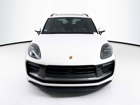 Certified 2025 Porsche Macan T image 6