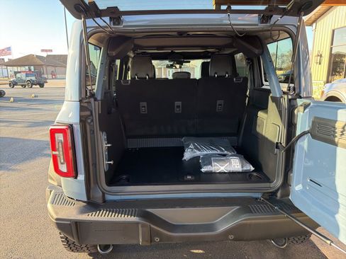 Used 2025 Ford Bronco Badlands image 9