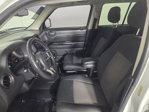 Used 2012 Jeep Patriot Latitude FWD image 11