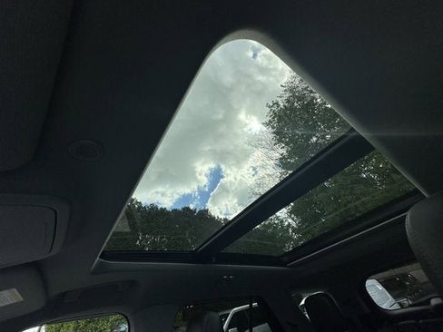 Used 2022 Ford Explorer XLT w/ Equipment Group 202A image 20