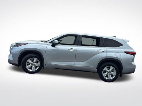 Used 2023 Toyota Highlander L FWD image 4