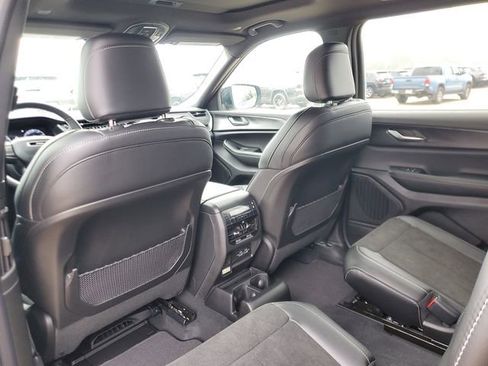 New 2025 Jeep Grand Cherokee L Altitude image 10