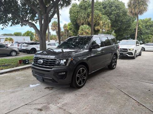 Used 2021 Ford Expedition Limited RWD image 2