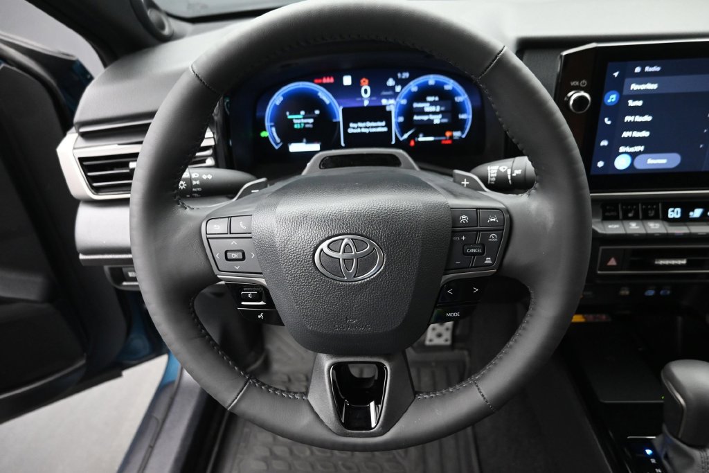 Used 2025 Toyota Camry XSE w/ Premium Plus Package AWD/4WD image 17