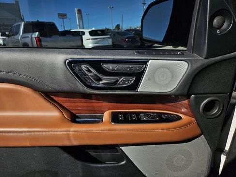 Used 2020 Lincoln Navigator Reserve w/ Luxury Package image 25