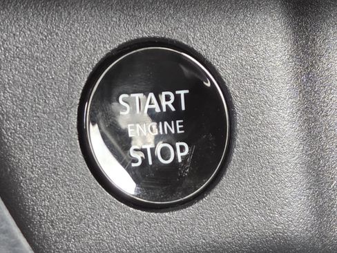 Used 2025 Nissan Rogue SV FWD image 31