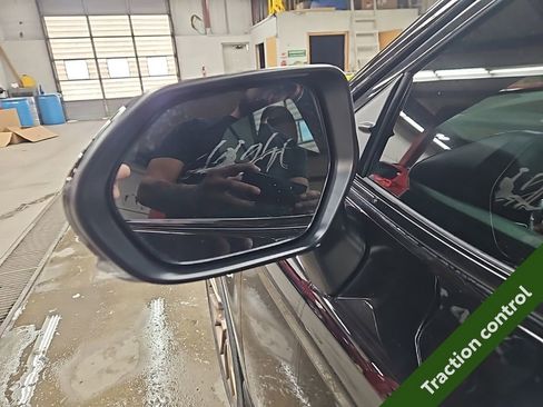 Used 2023 Toyota Camry SE image 10