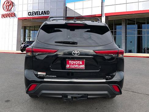Used 2022 Toyota Highlander XLE image 6