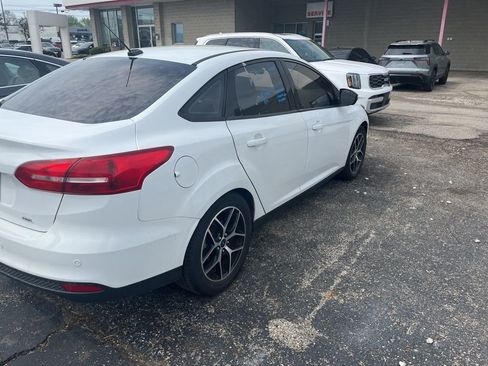 Used 2018 Ford Focus SEL w/ Cold Weather Package FWD image 5