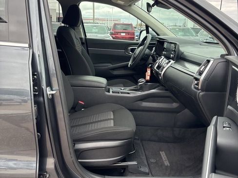 Used 2023 Kia Sorento LX AWD/4WD image 33