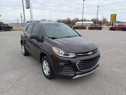 Used 2022 Chevrolet Trax LT w/ LT Convenience Package image 8