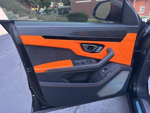 Used 2022 Lamborghini Urus image 16