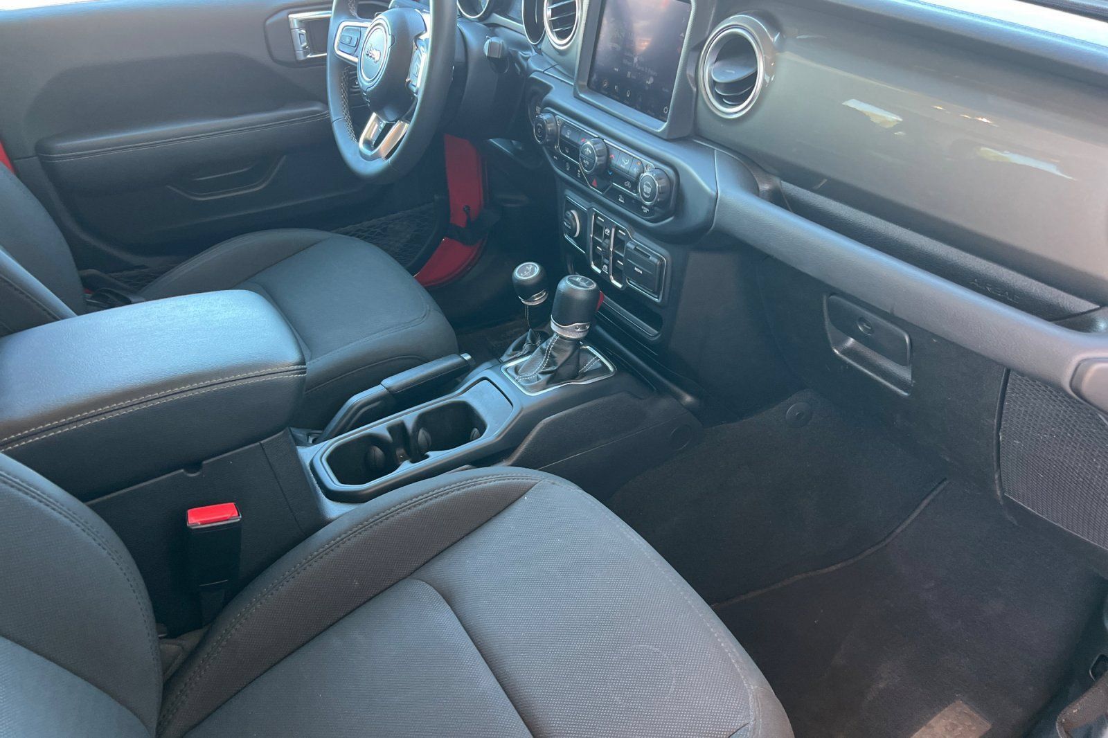 Used 2023 Jeep Wrangler Unlimited Sahara AWD/4WD image 17
