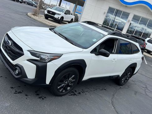 Used 2025 Subaru Outback Onyx Edition image 4