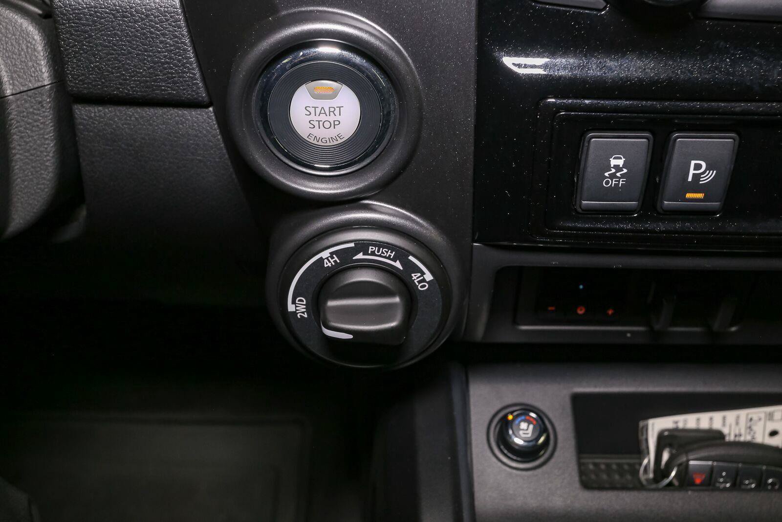 Used 2021 Nissan Titan PRO-4X w/ Pro-4x Convenience Package AWD/4WD image 33