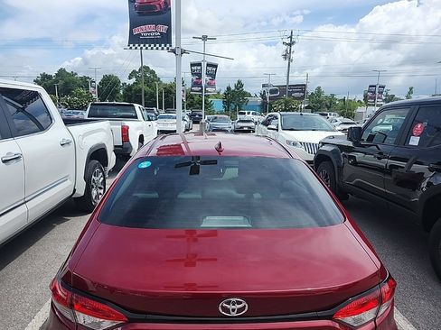Used 2023 Toyota Corolla LE w/ LE Convenience Package FWD image 17