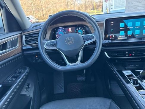 Certified 2024 Volkswagen Atlas SE image 17