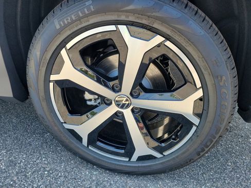 New 2026 Volkswagen Tiguan SE FWD image 27
