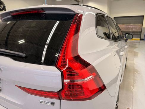 Used 2023 Volvo XC60 B5 Plus w/ Climate Package image 5