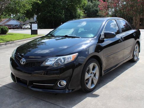 Used 2012 Toyota Camry SE FWD image 2