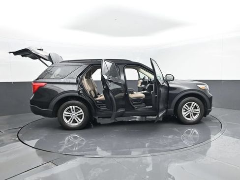 Used 2023 Ford Explorer XLT w/ Equipment Group 202A AWD/4WD image 31